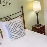 Retreat With Balcony *