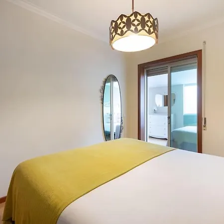 Apartment Espinho Retreat With Balcony