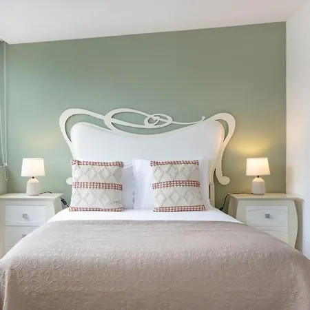 Retreat With Balcony