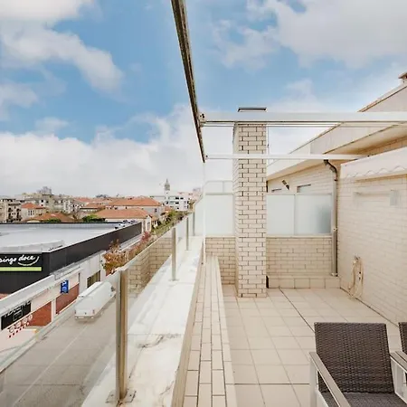 Espinho Retreat With Balcony Apartment