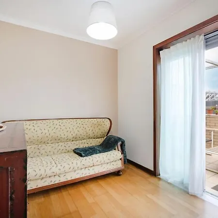 Apartment Espinho Retreat With Balcony