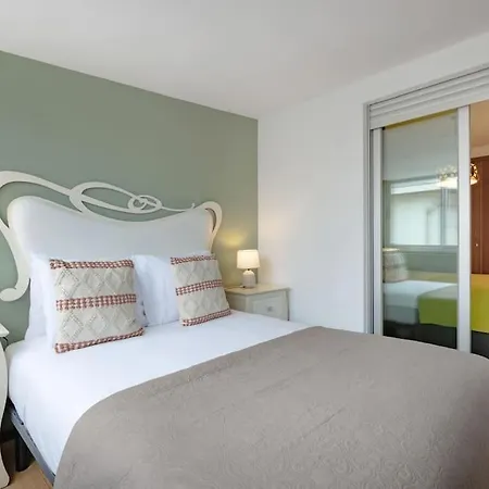 Retreat With Balcony * Espinho (Aveiro)