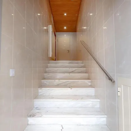 Espinho Retreat With Balcony Apartment *