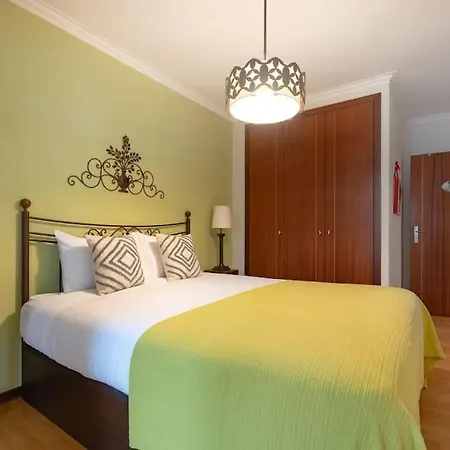 Apartment Espinho Retreat With Balcony *
