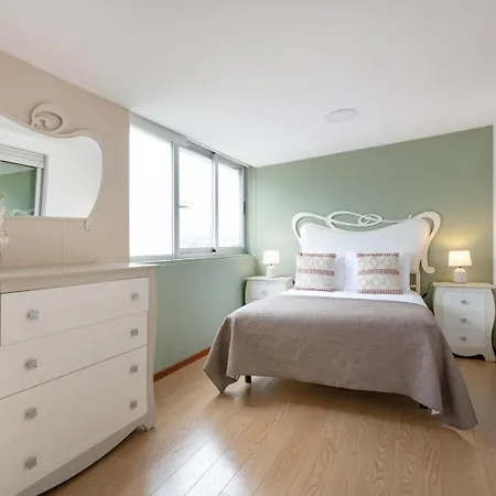 Retreat With Balcony *