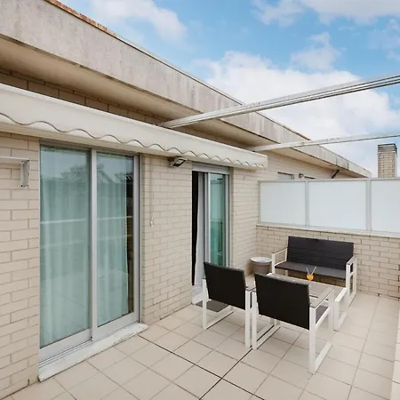 Retreat With Balcony