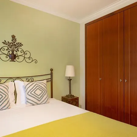 شقة Retreat With Balcony