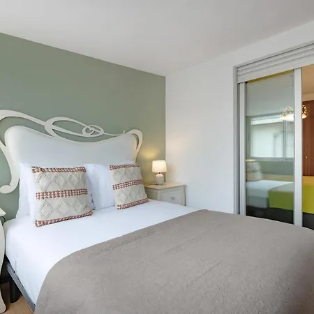 شقة Retreat With Balcony إسبِنو