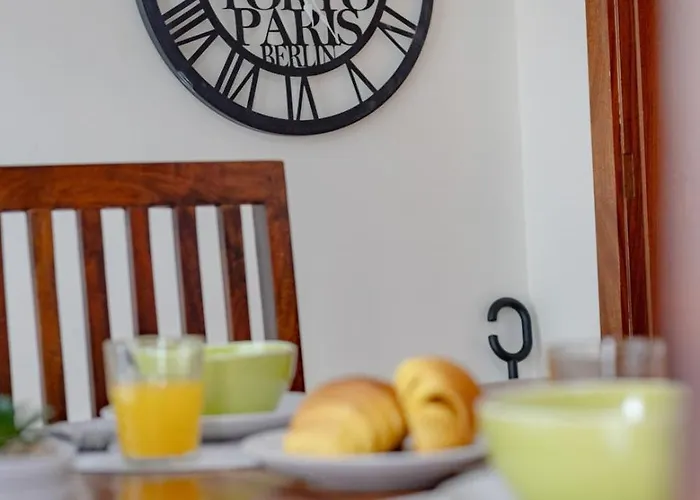 Retreat With Balcony * Espinho (Aveiro)